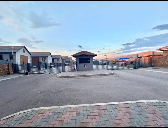 658M² VACANT LAND FOR SALE IN BENDOR
